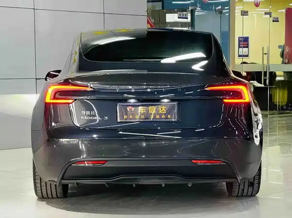 Tesla Model 3 2025