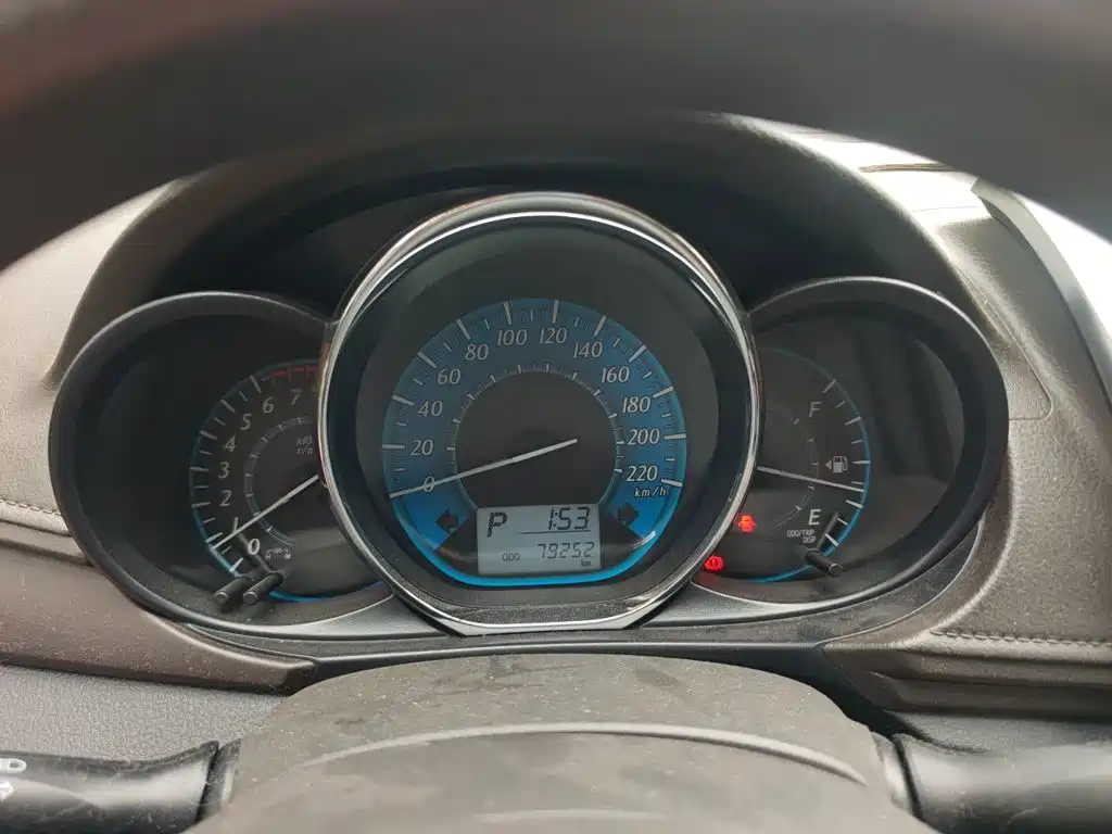 Toyota Yaris L 2015