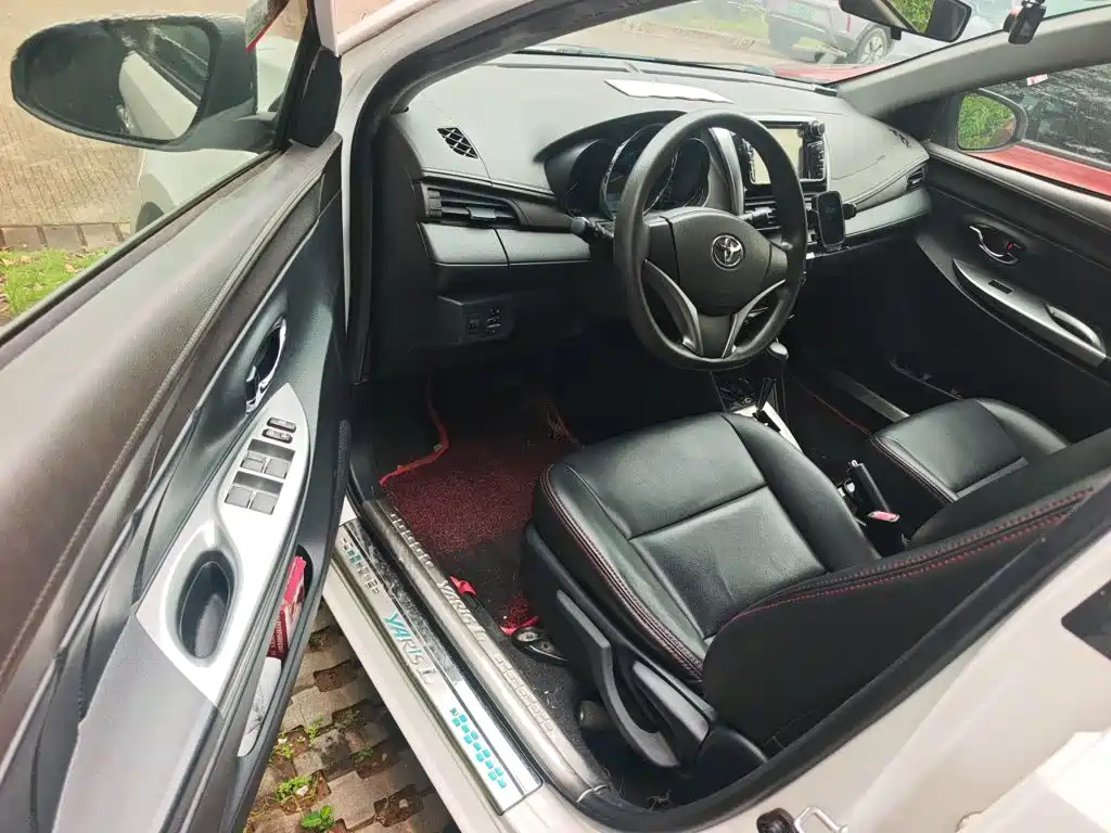 Toyota Yaris L 2015 — фото 12