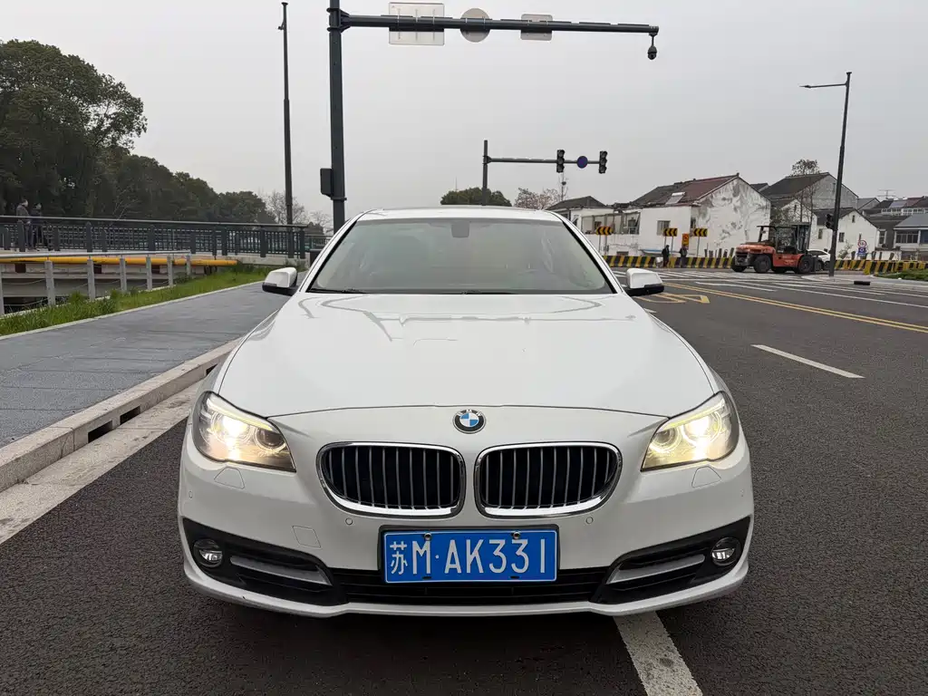 BMW 5 Series 2017 — фото 2