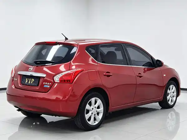 Nissan Tiida 2015