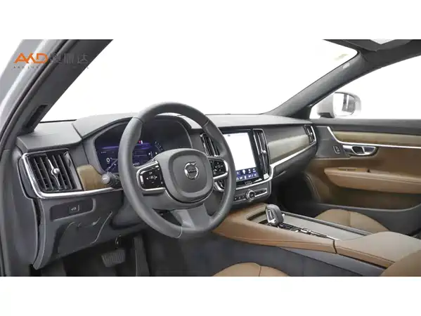 Volvo V90 2024