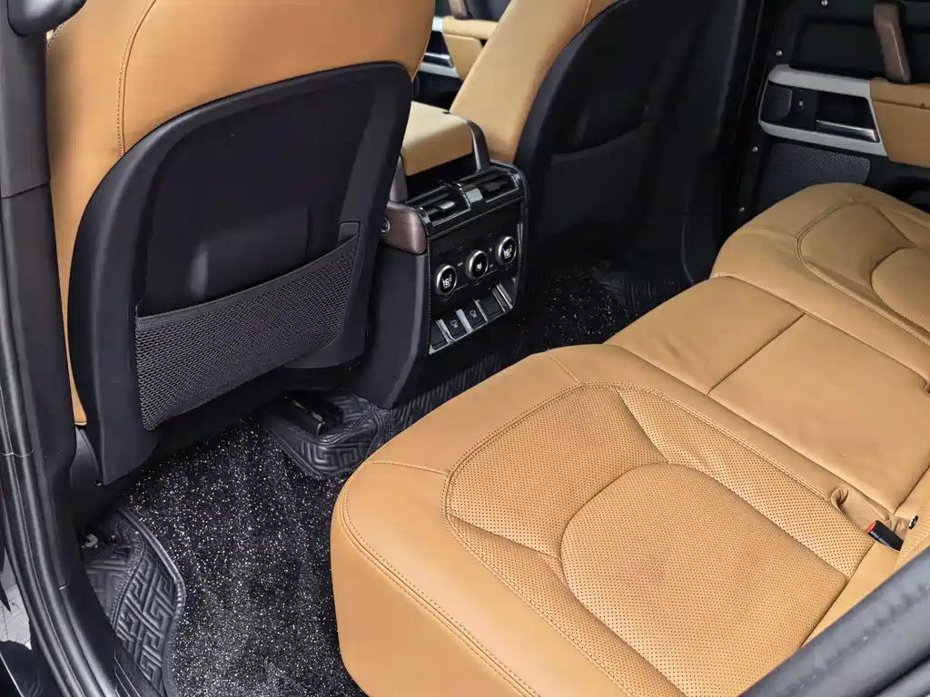 Land Rover Defender 2024 — фото 14
