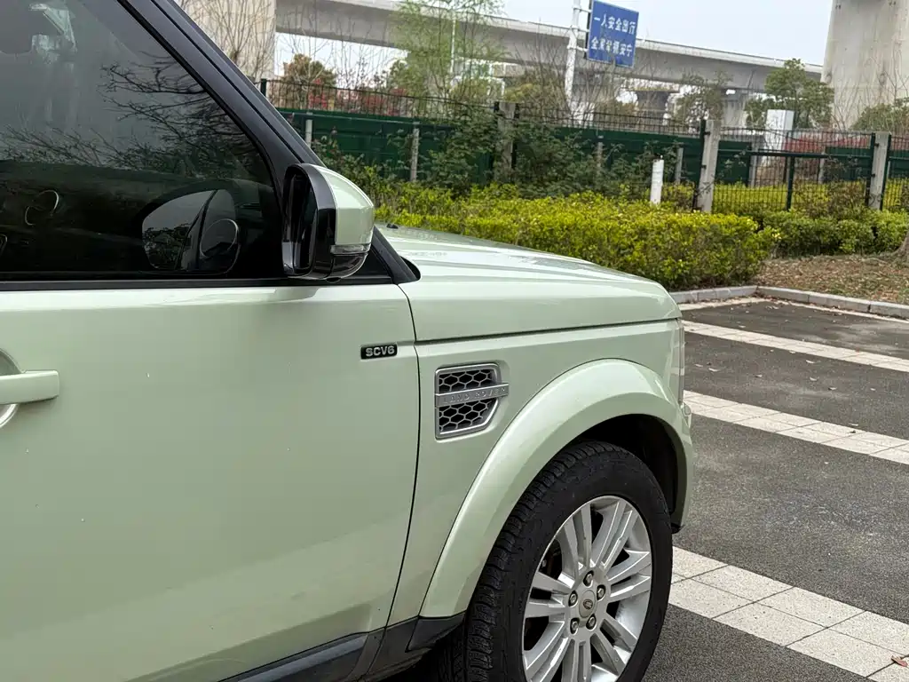 Land Rover Discovery 2014 — фото 14