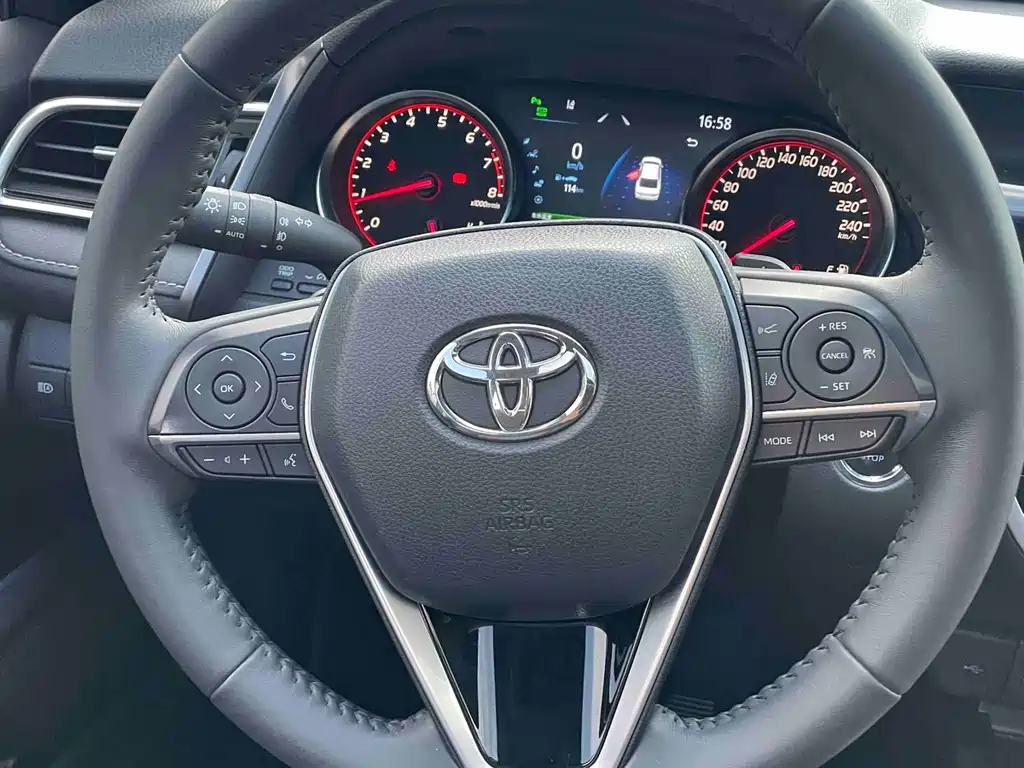 Toyota Camry 2024 — фото 10