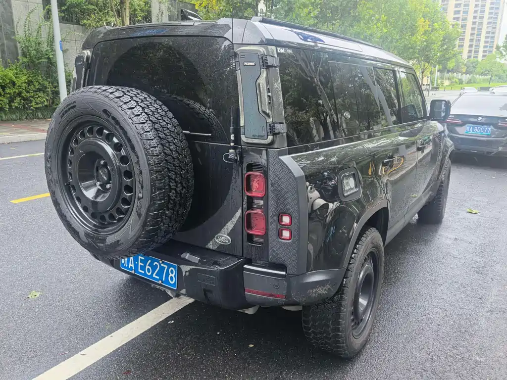 Land Rover Defender 2023 — фото 4