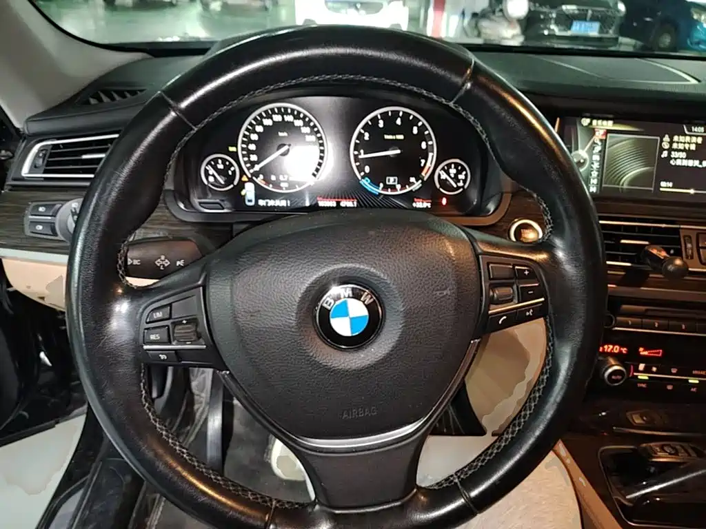 BMW 7 Series 2014 — фото 11