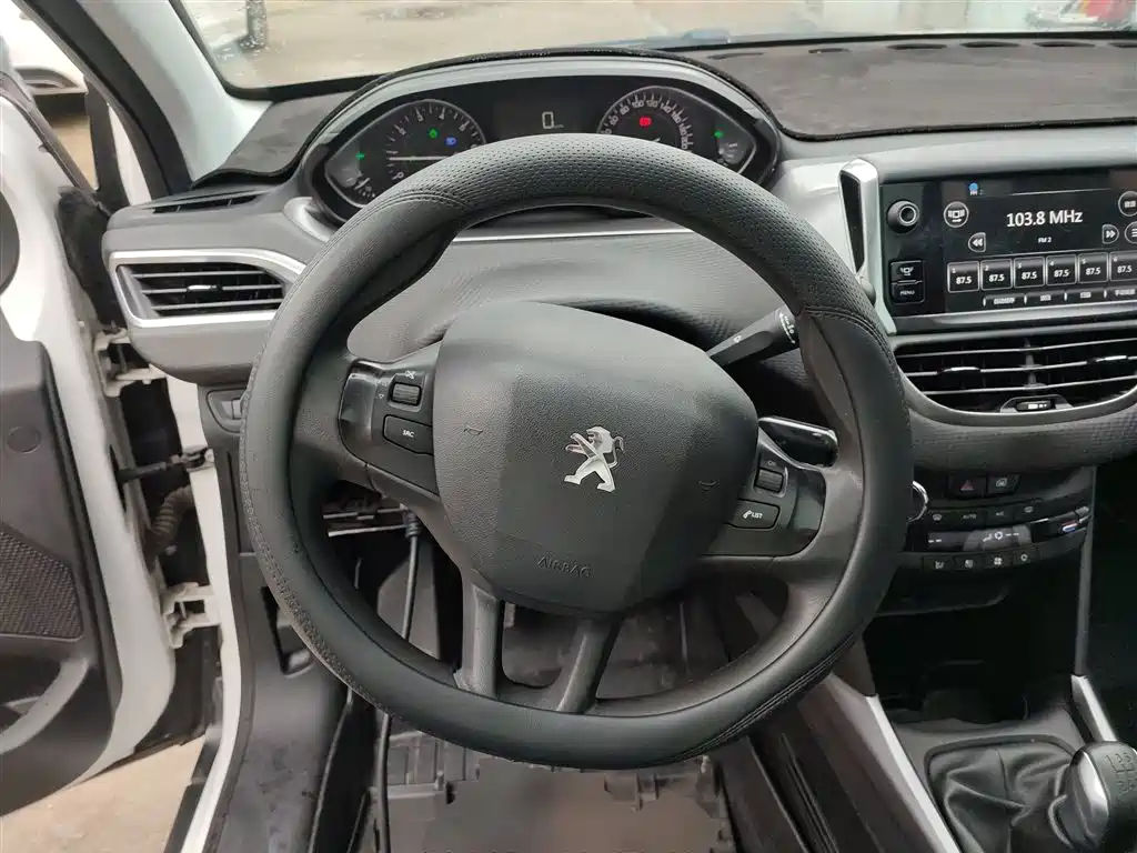 Peugeot 2008 2015