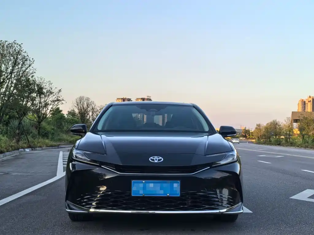 Toyota Camry 2024 — фото 2