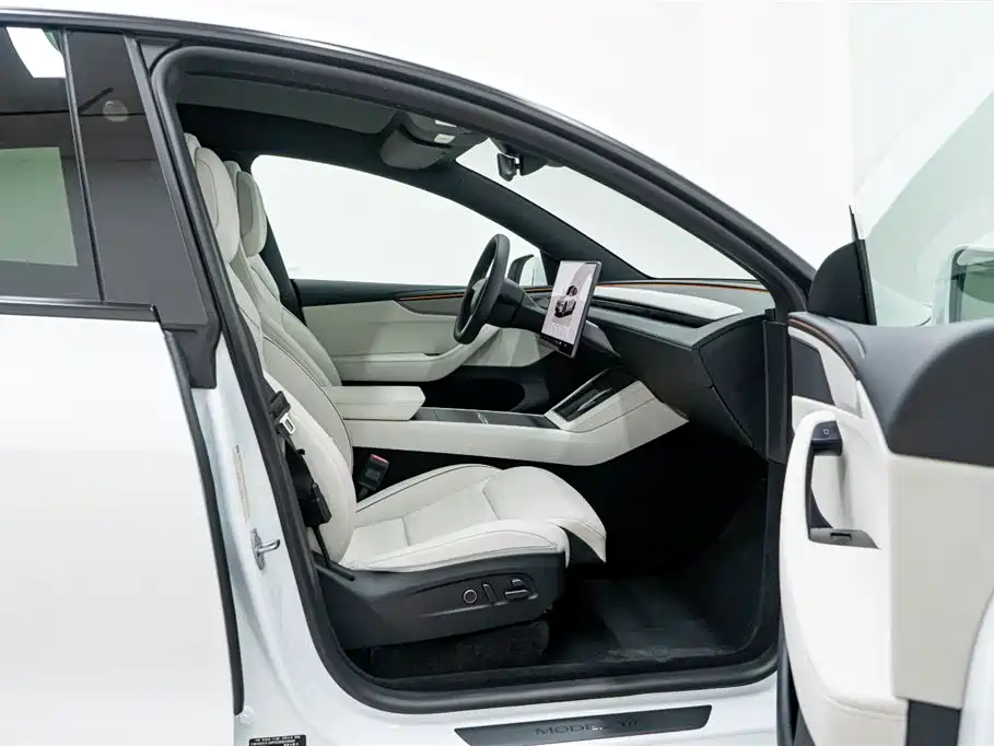 Tesla Model Y L 2025 — фото 15