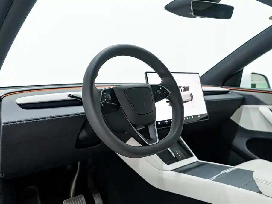 Tesla Model Y L 2025 — фото 19
