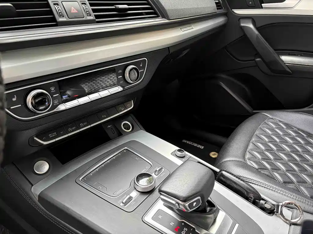Audi Q5L 2020 — фото 10
