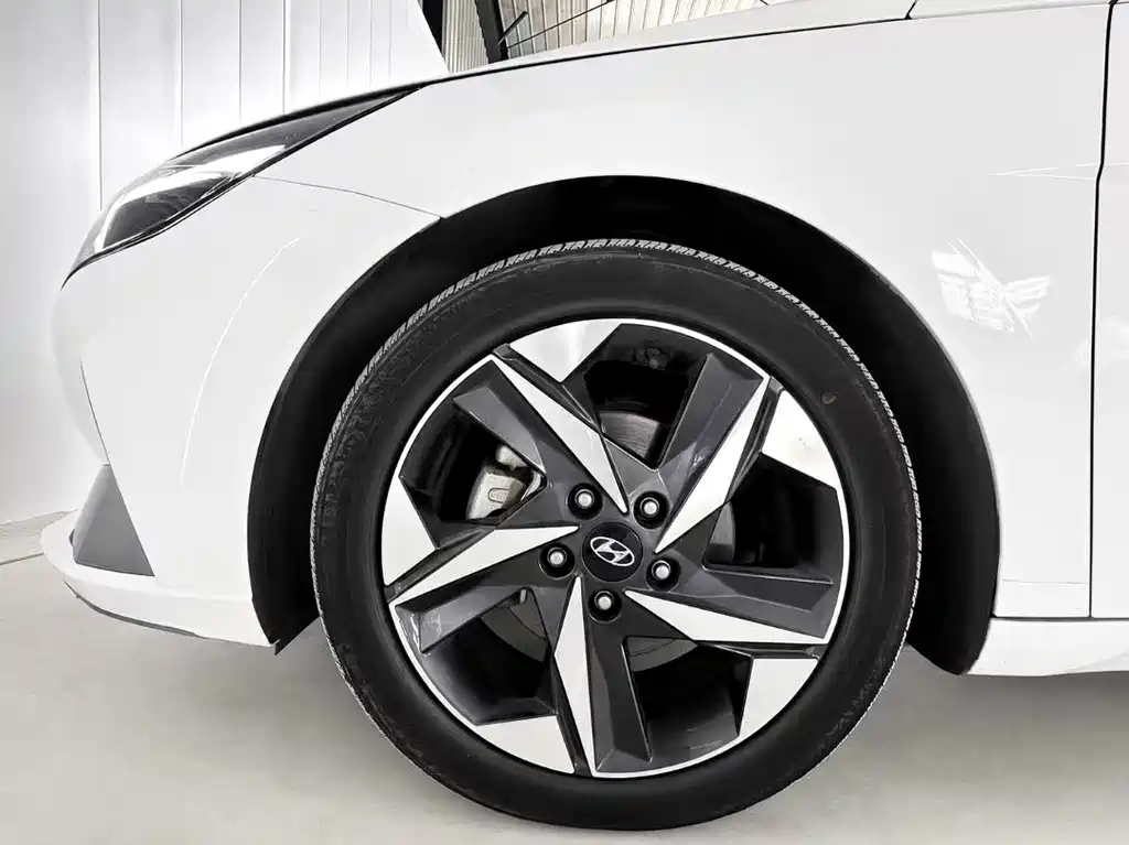 Hyundai Elantra 2022 — фото 20