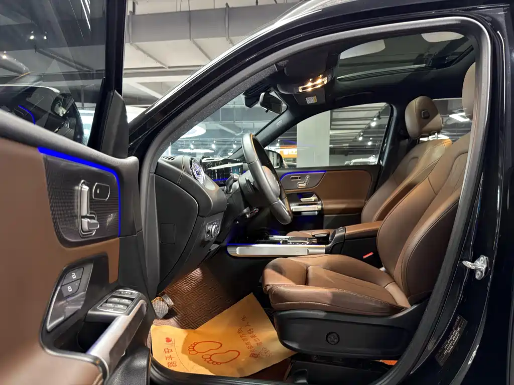 Mercedes-Benz GLB 2023
