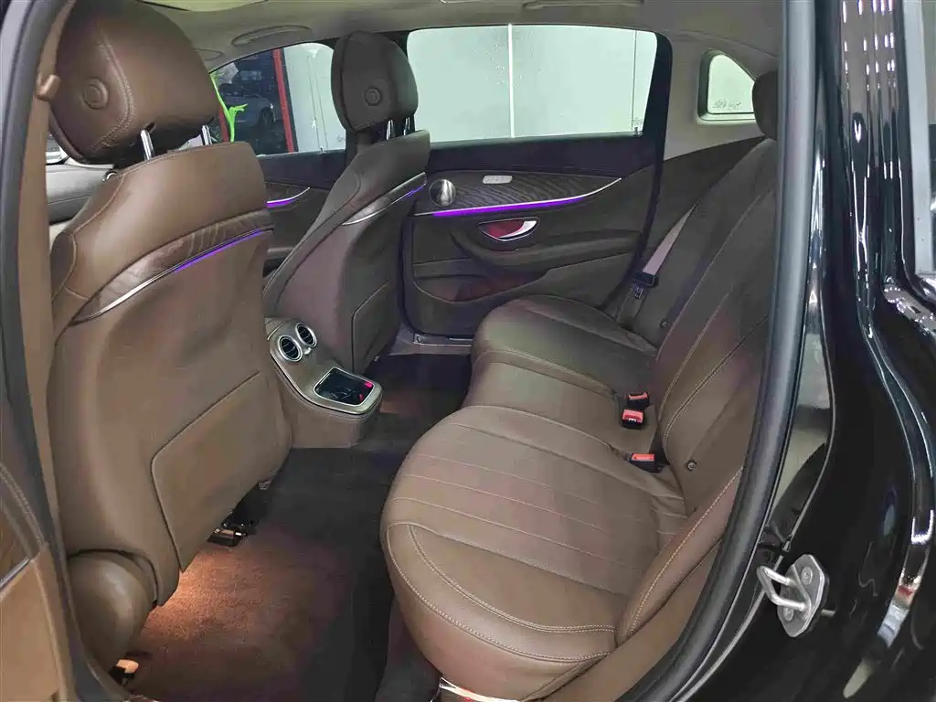 Mercedes-Benz E-Class 2023 — фото 8