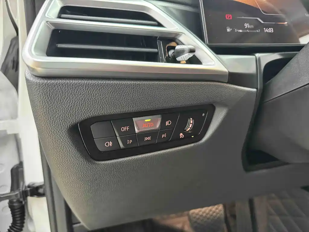 BMW 3 Series 2025 — фото 17