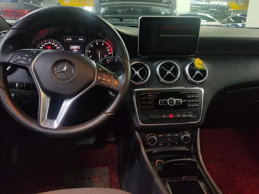 Mercedes-Benz A-Class 2015 — фото 12