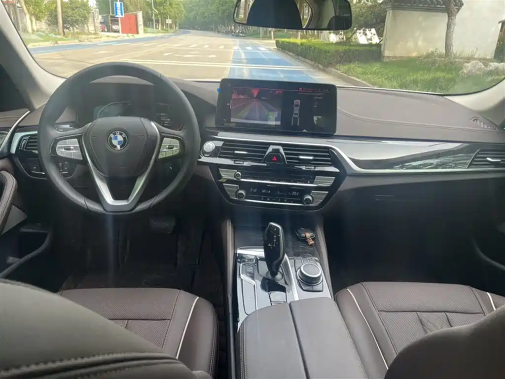BMW 5 Series 2022 — фото 13