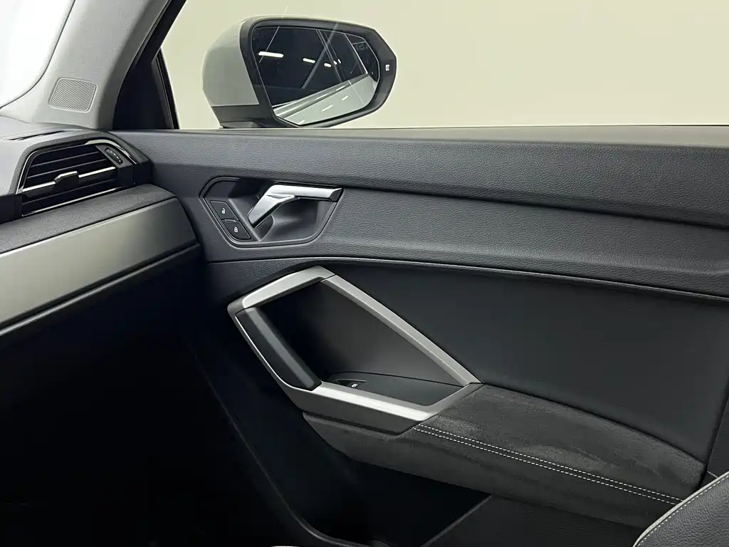 Audi Q3 2023 — фото 10
