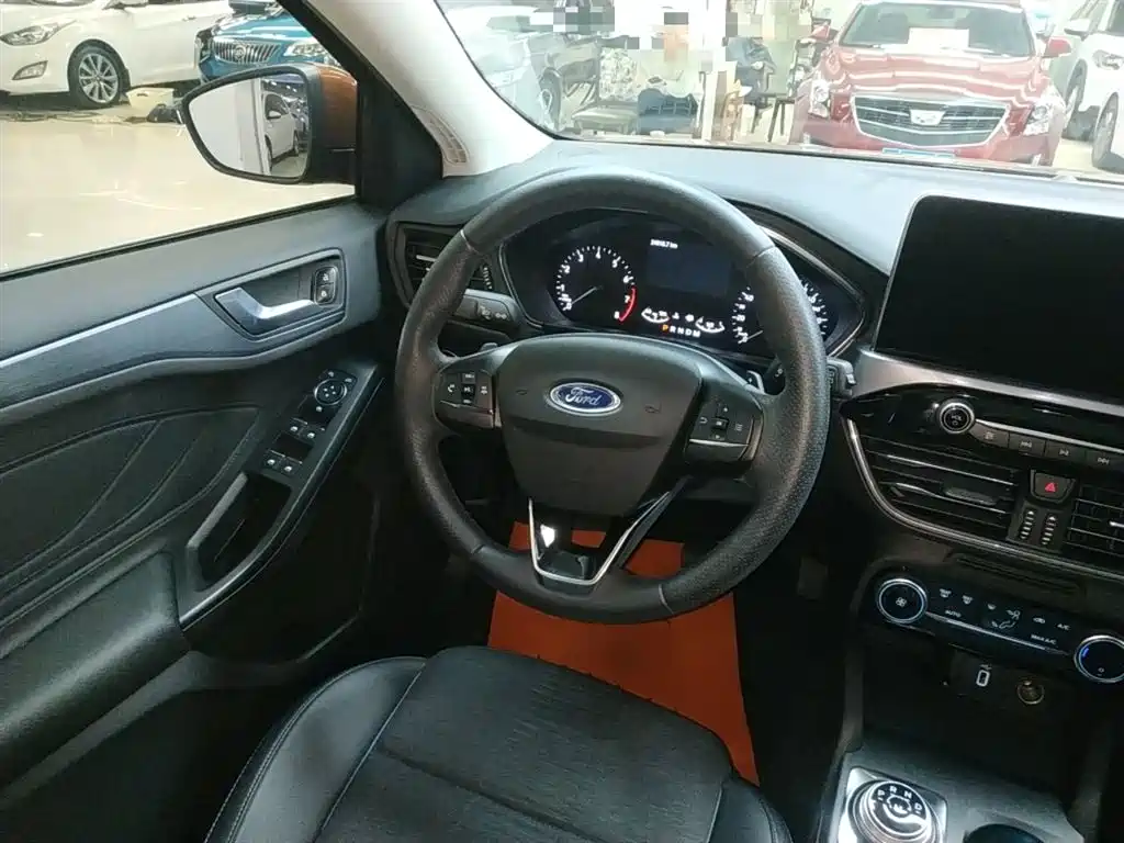 Ford Focus Active 2020 — фото 11