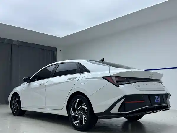 Hyundai Elantra 2023
