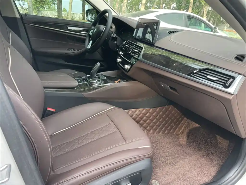BMW 5 Series 2022 — фото 12