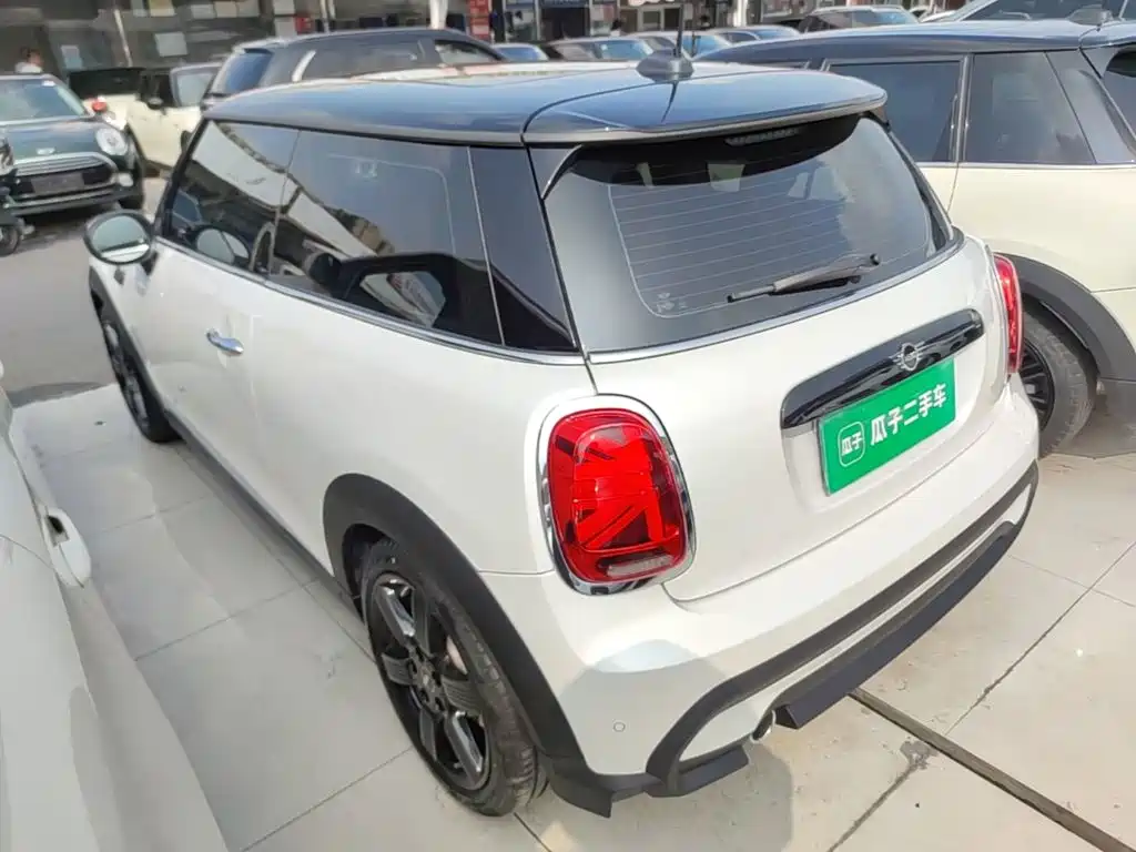 MINI MINI 2024