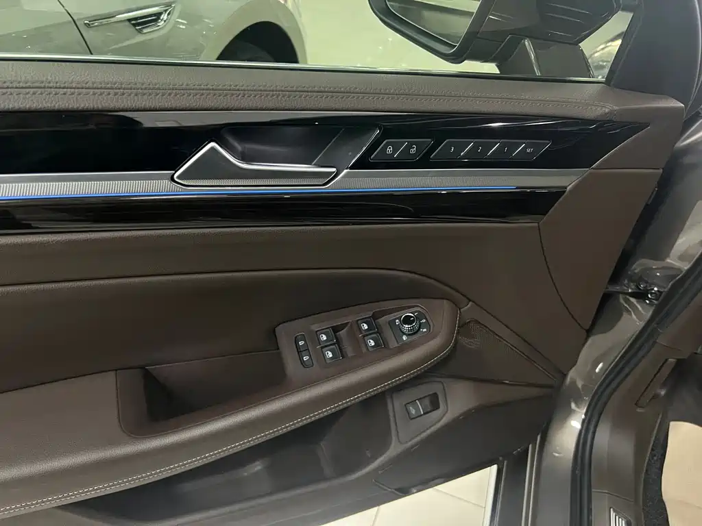 Volkswagen Phideon 2017 — фото 9