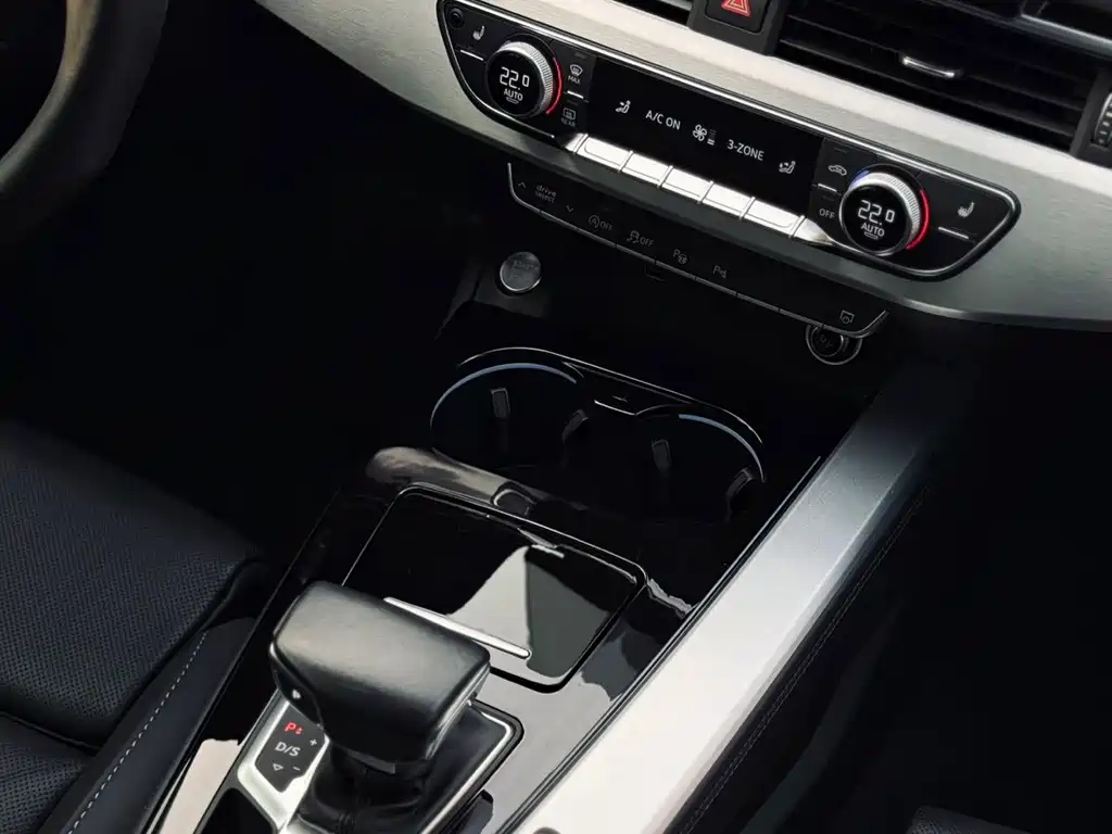 Audi A4L 2023 — фото 13