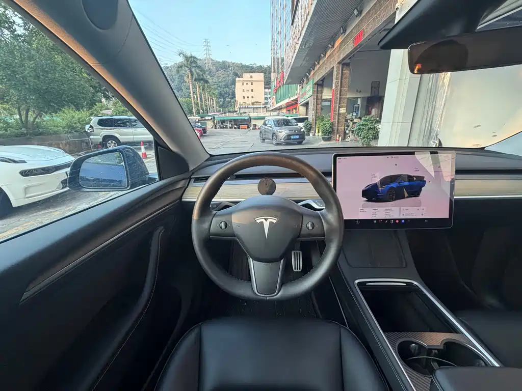 Tesla Model Y 2023 — фото 12