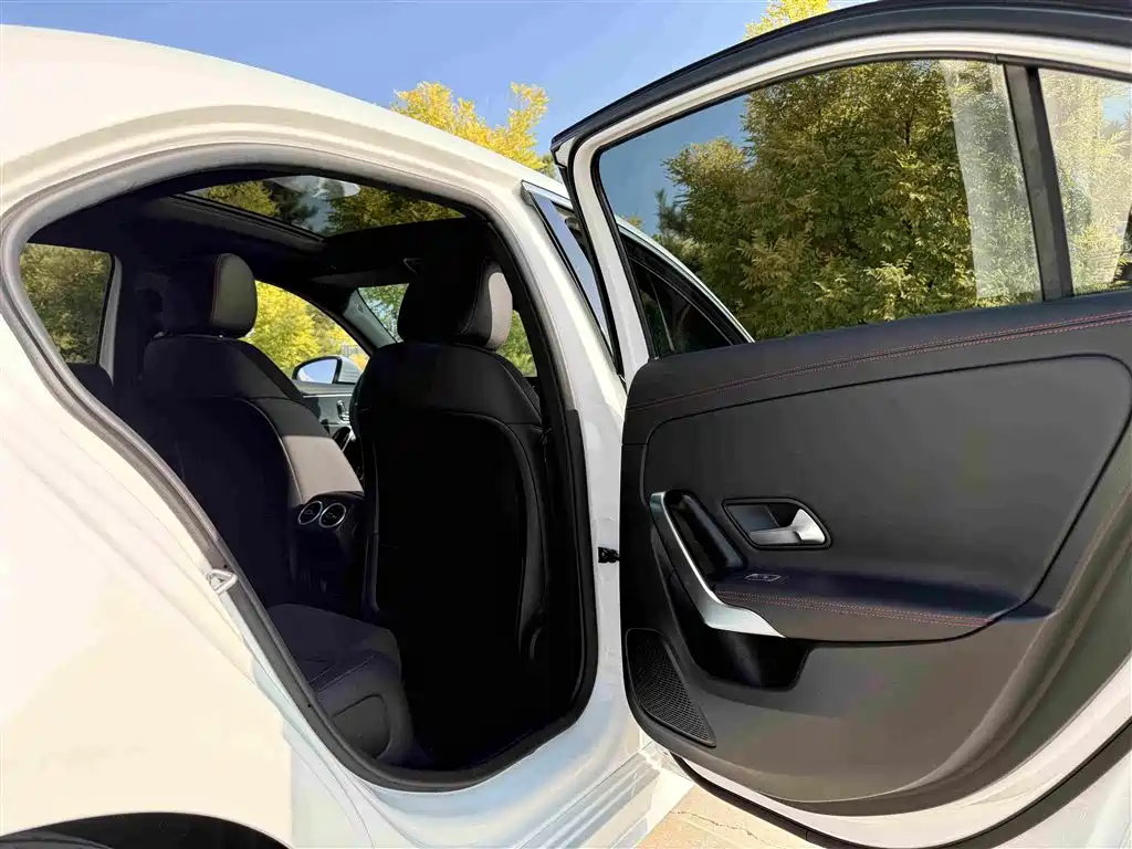 Mercedes-Benz A-Class 2024 — фото 14