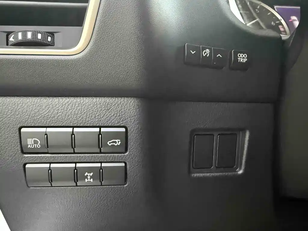 Lexus NX 2021 — фото 13