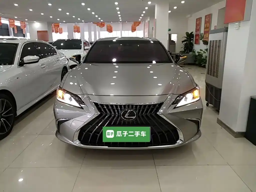 Lexus ES 2024
