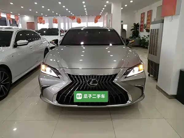 Lexus ES 2024