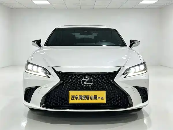 Lexus ES 2021
