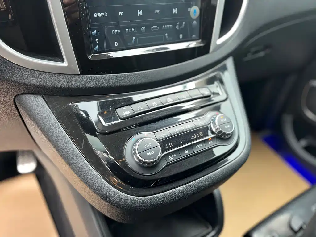 Mercedes-Benz Vito 2018 — фото 12