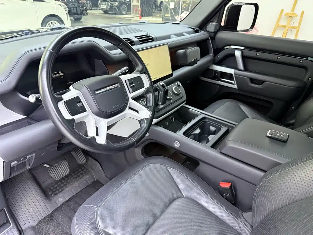 Land Rover Defender 2023 — фото 17