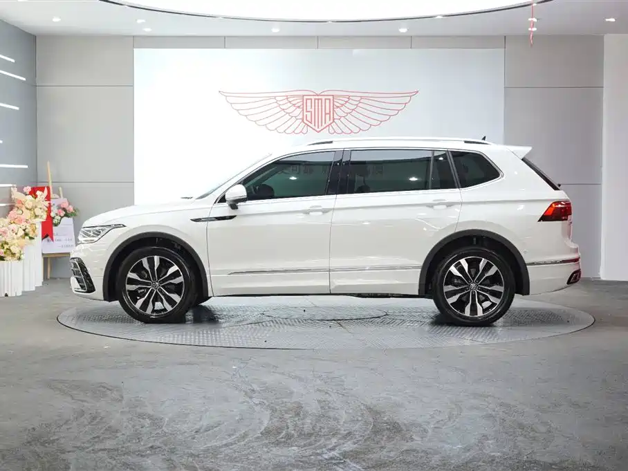 Volkswagen Tiguan L 2023 — фото 4
