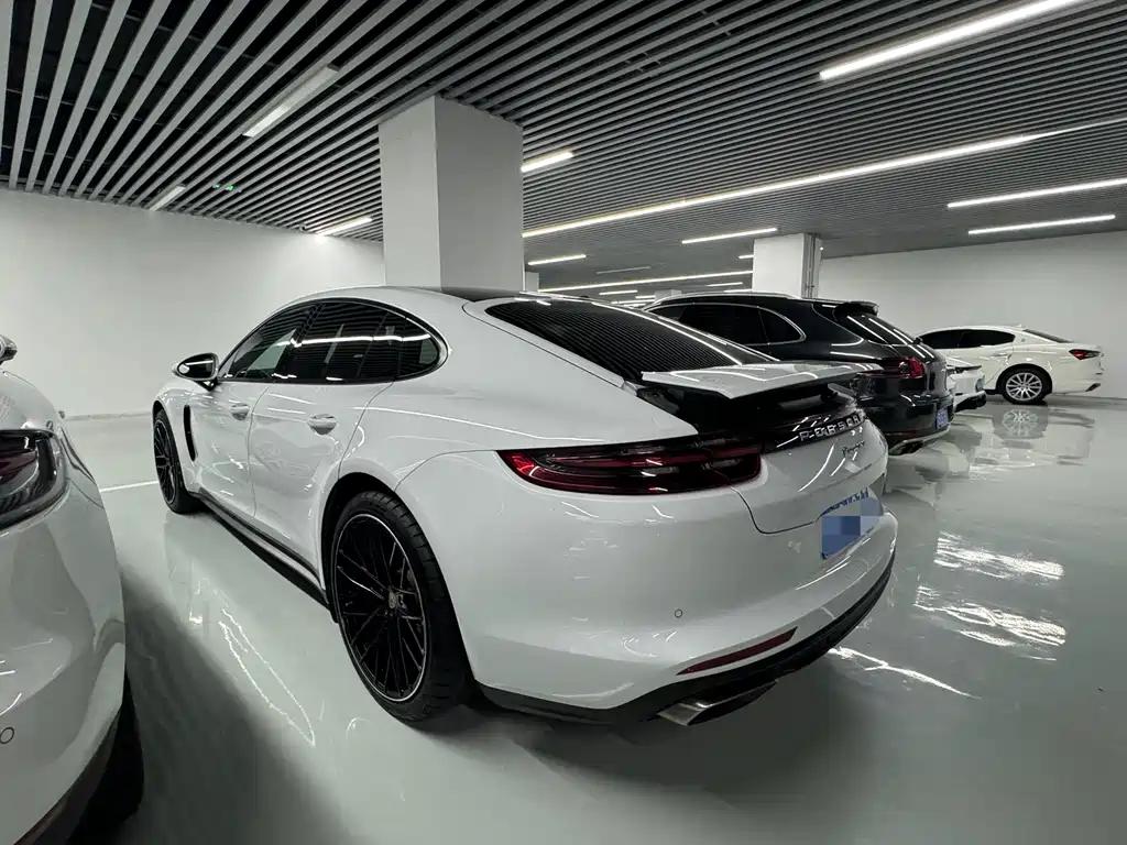 Porsche Panamera 2018 — фото 13