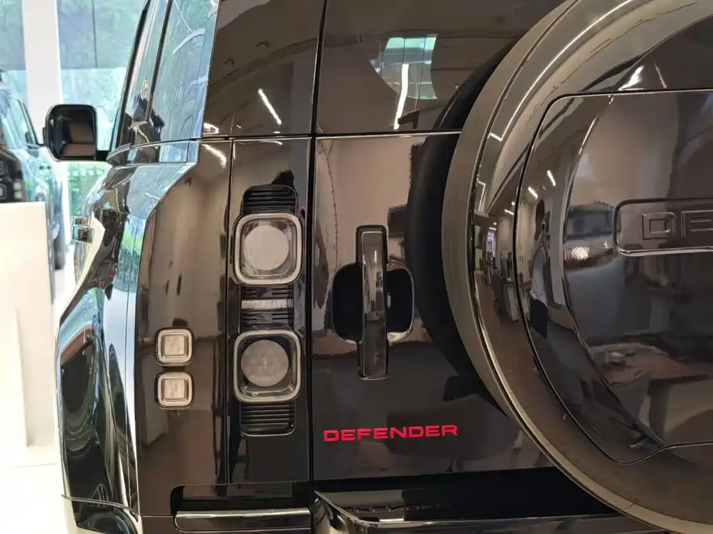 Land Rover Defender — фото 9