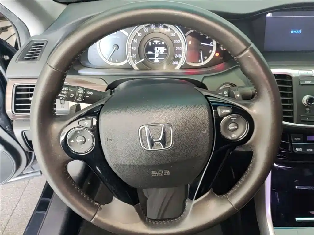 Honda Accord 2016 — фото 11