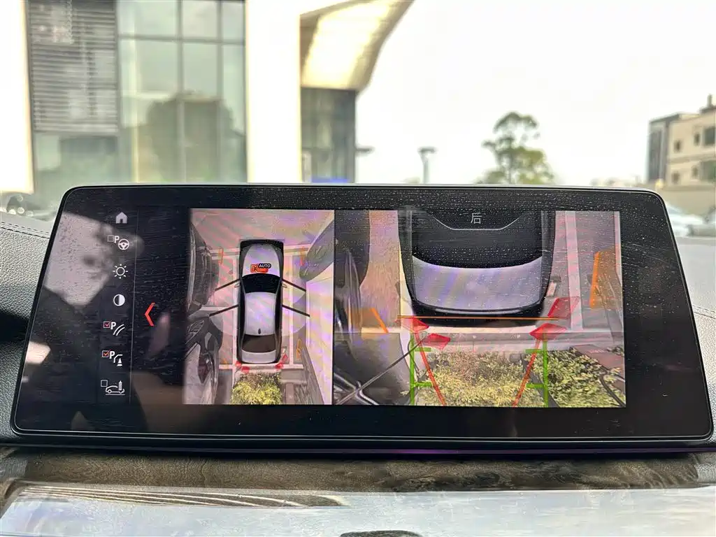 BMW 5 Series 2018 — фото 19