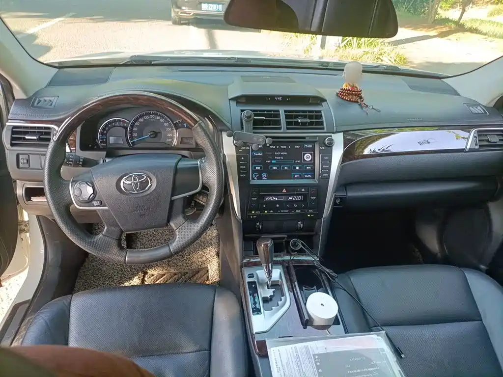 Toyota Camry 2015 — фото 12
