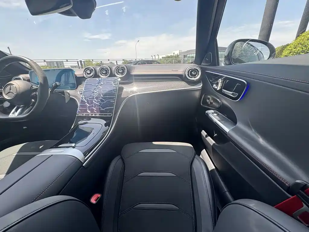 Mercedes-Benz C-Class AMG 2025 — фото 8