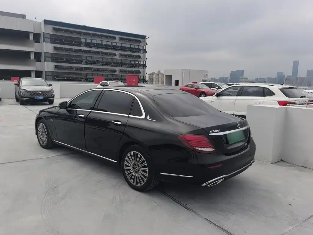 Mercedes-Benz E-Class 2020 — фото 25