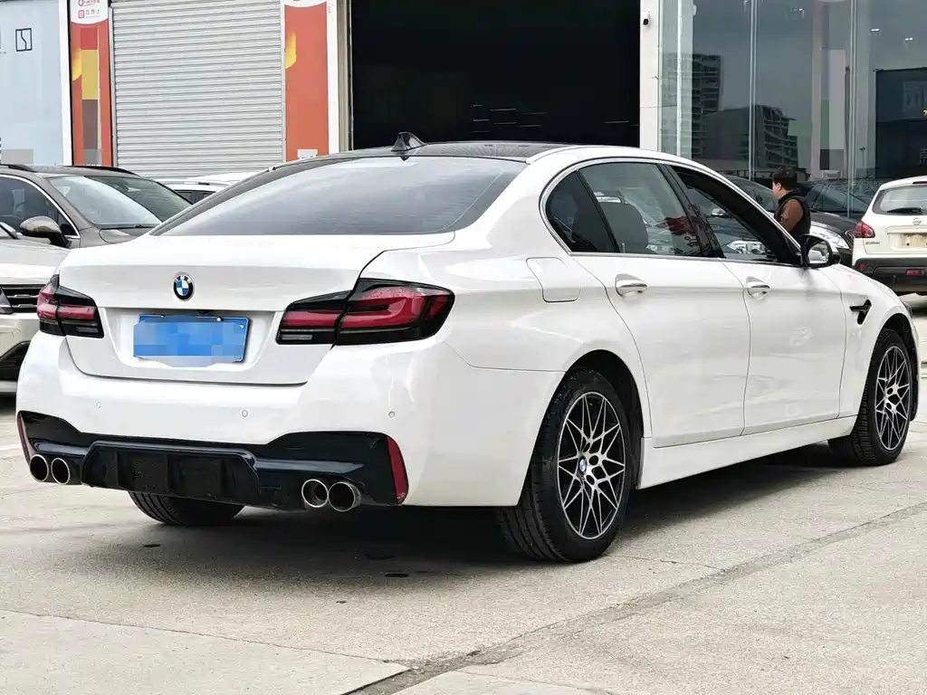 BMW 5 Series 2014 — фото 9