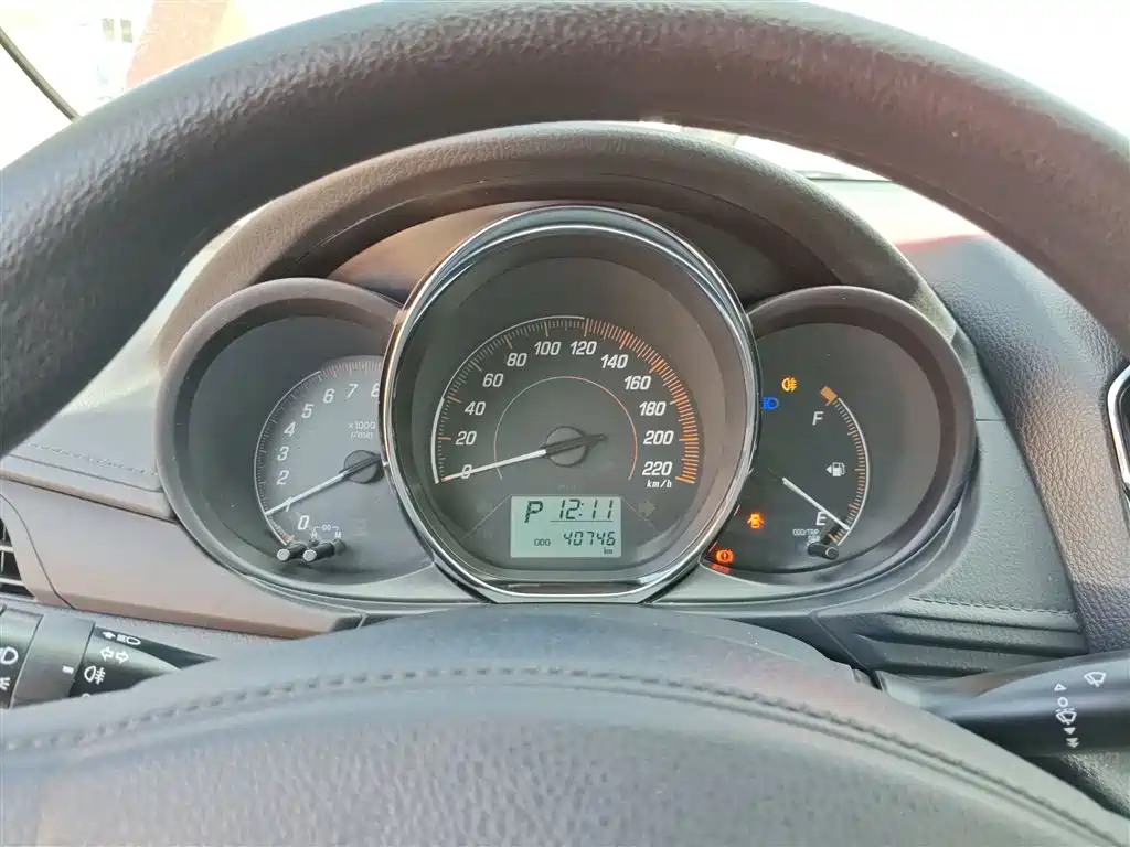Toyota Yaris L 2020 — фото 12