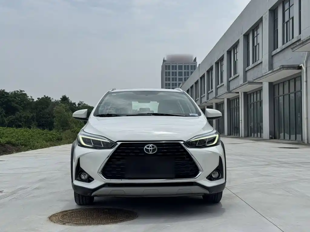 Toyota Yaris L 2022 — фото 11