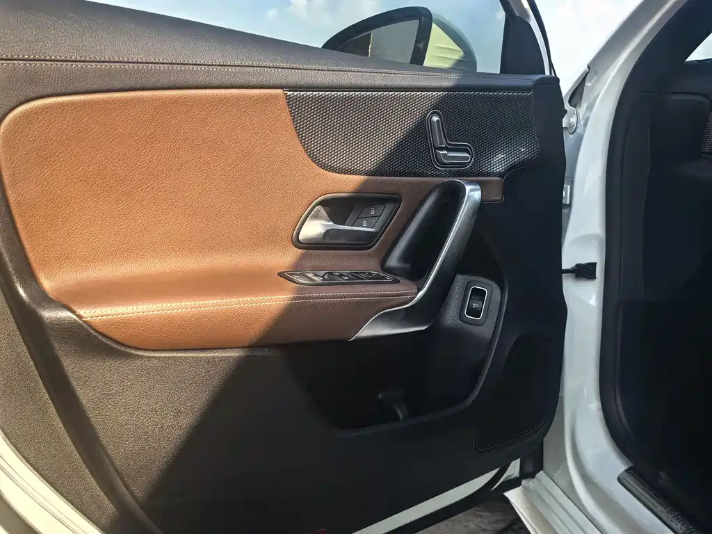 Mercedes-Benz A-Class 2020 — фото 4