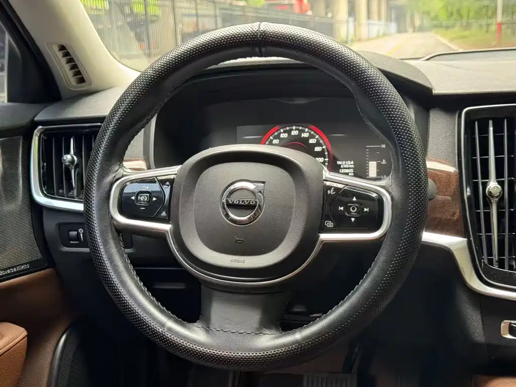 Volvo S90 2017 — фото 11